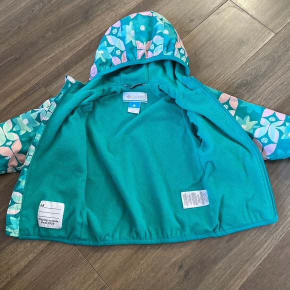 2/$20 Columbia fleece lined wind jacket - Picture 5 of 7